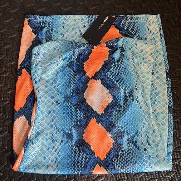 Fashion Nova - Sneak Into My DMs Mini Dress *NWT* 🏷️ - Picture 2 of 3